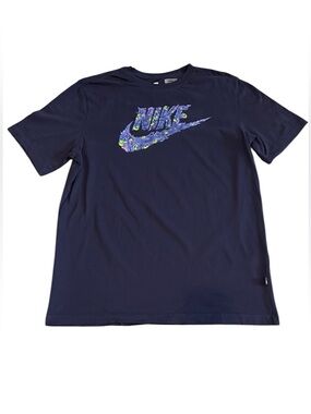 The Nike Tee - men’s Medium - great condition!